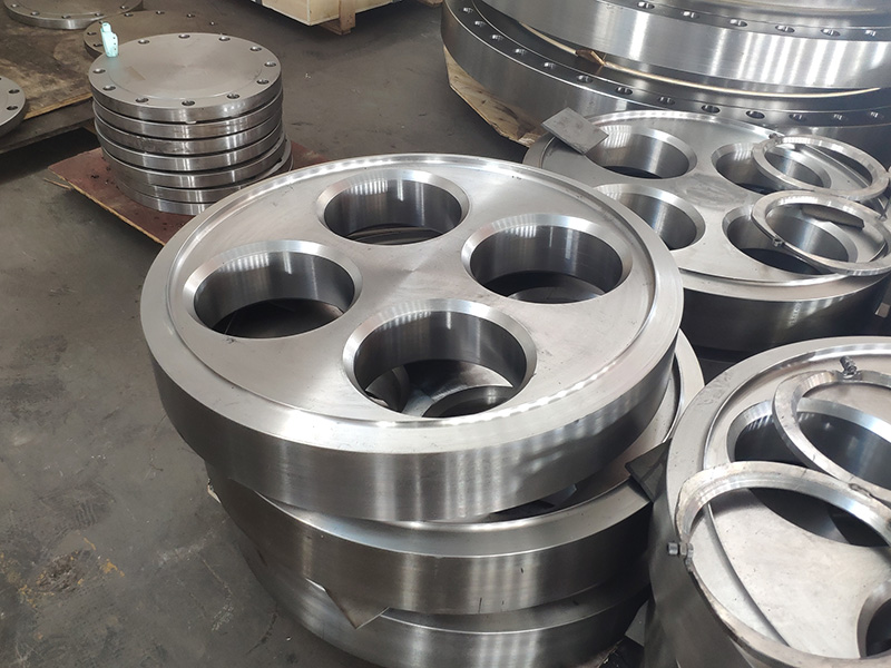 304法蘭和碳鋼法蘭的區(qū)別是什么？